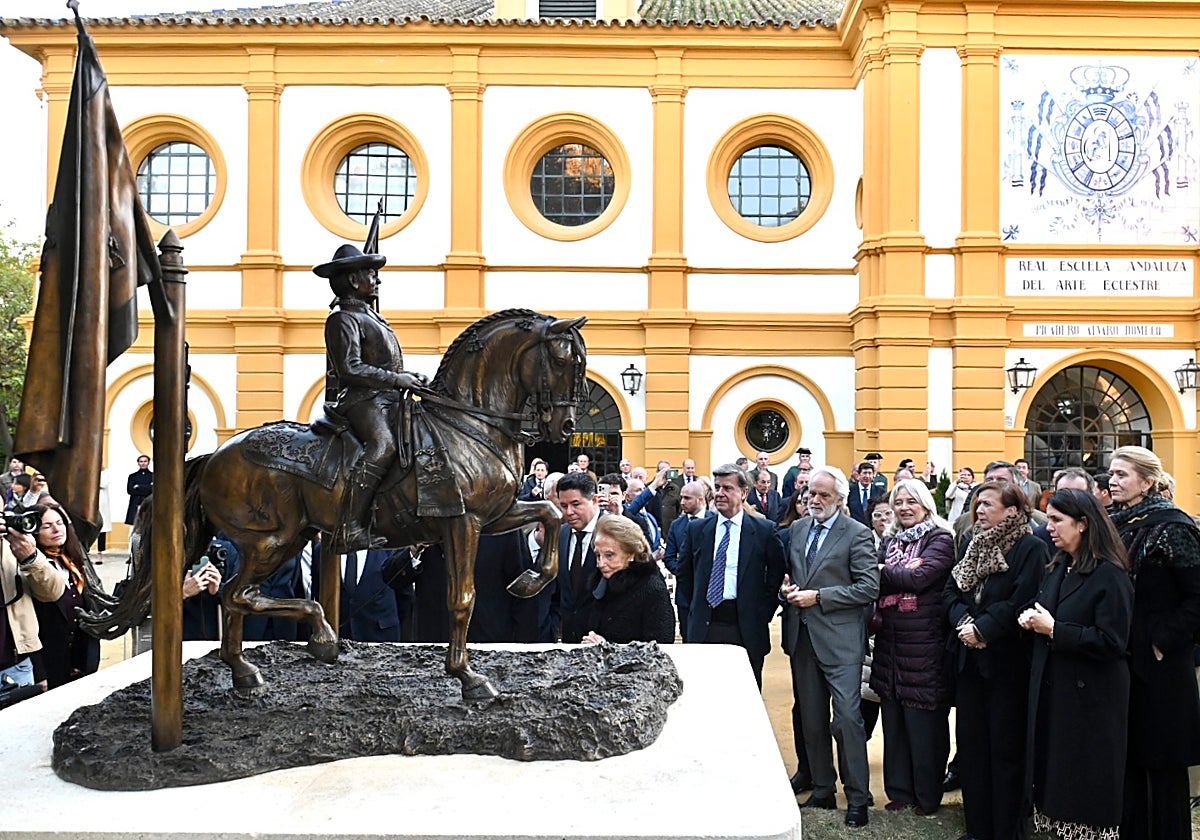 Jerez dedica un monumento al recientemente fallecido Álvaro Domecq