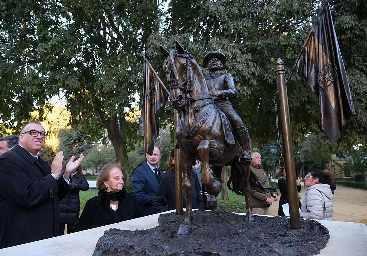 El consejero de Turismo y Andalucía Exterior, Arturo Bernal, en el acto de inauguración de la estatua dedicada a Álvaro Domecq en Jerez