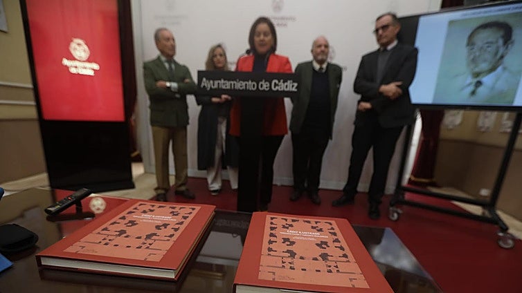 Un viaje emocional al Cádiz que se dibujó antes de construirse