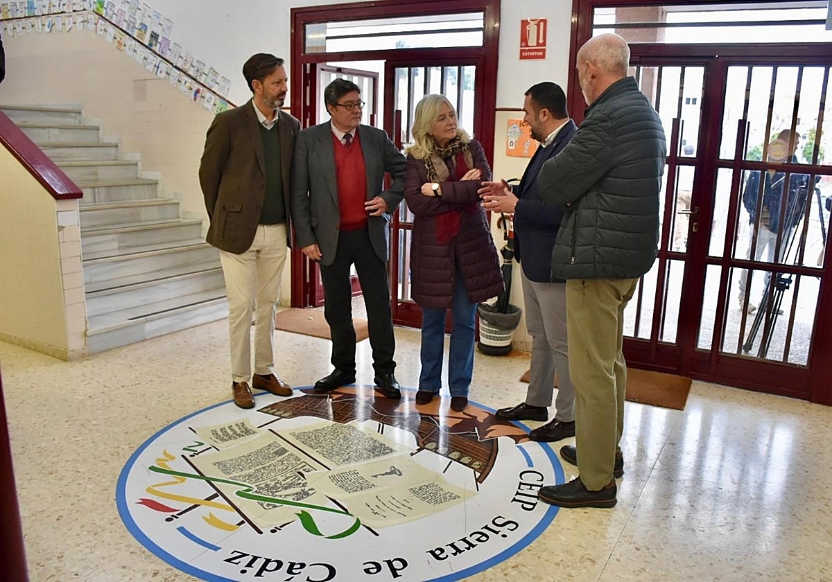 «Educación de calidad en entornos saludables»: Mercedes Colombo visita el colegio de Algar tras invertir 141.000 euros