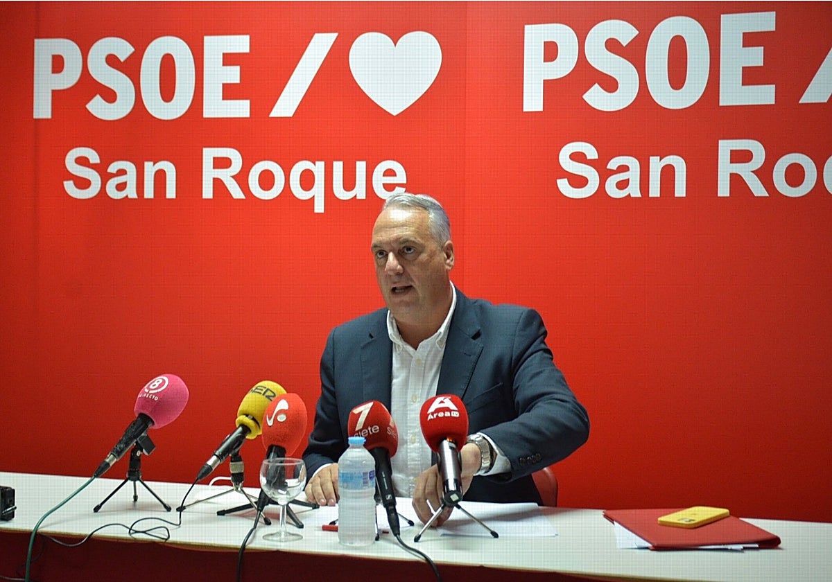 Ruiz Boix durante una comparecencia en la sede del PSOE de San Roque