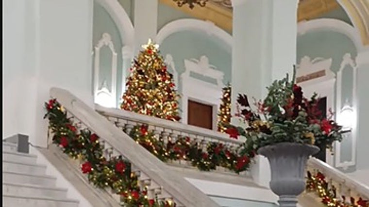 El Ayuntamiento más bonito de España en Navidad está en la provincia de Cádiz: «Nos ha impresionado este año, me parece una pasada»