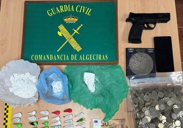 Droga y armas intervenidas al desmantelar cinco puntos de venta de droga en San Roque