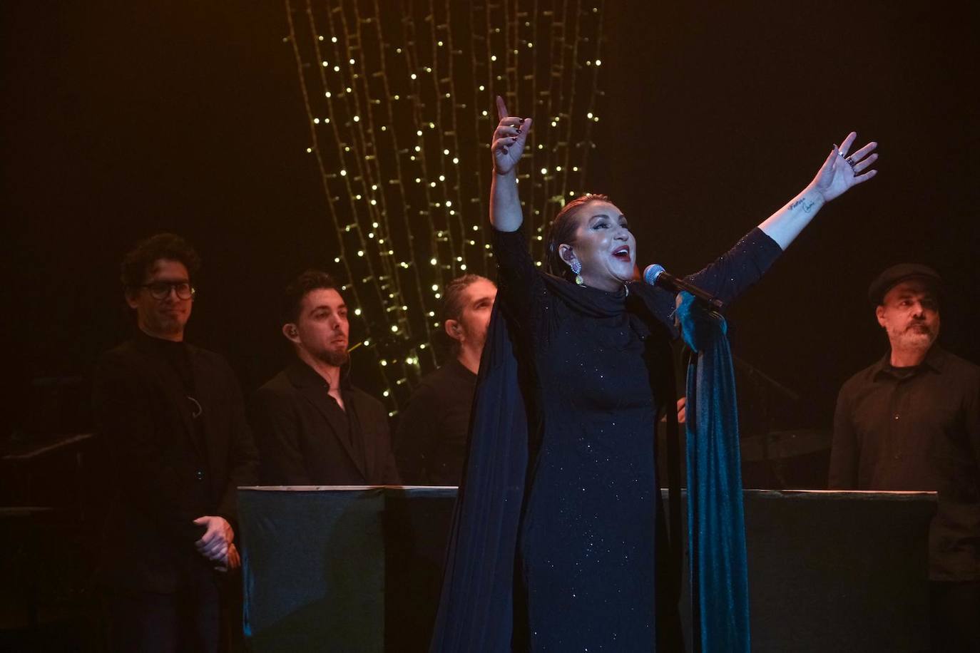 FOTOS: Navidad en el Teatro Falla con Niña Pastori