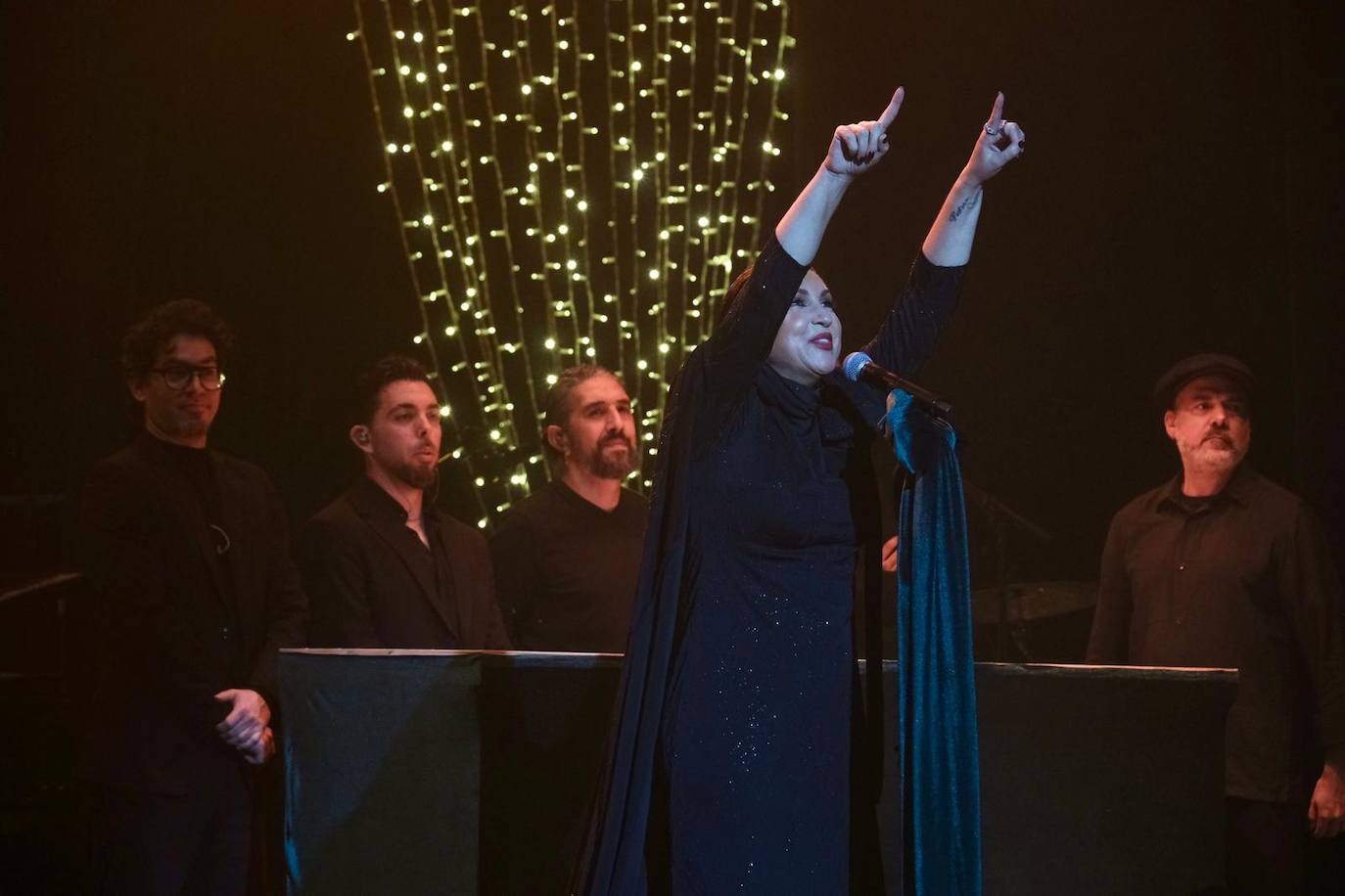 FOTOS: Navidad en el Teatro Falla con Niña Pastori