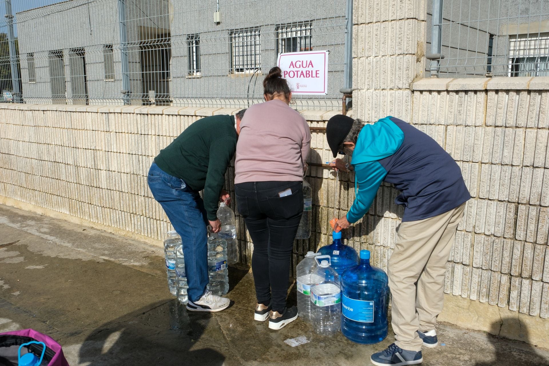 Fotos: Una avería deja a varias zonas de Puerto Real sin agua