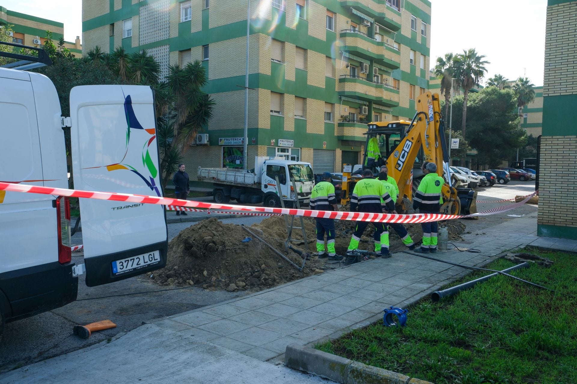Fotos: Una avería deja a varias zonas de Puerto Real sin agua
