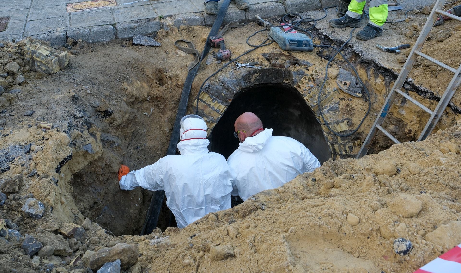 Fotos: Una avería deja a varias zonas de Puerto Real sin agua