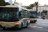 Más dinero para servicios «cuestionados»: Cádiz aprueba millones extra para autobuses y limpieza