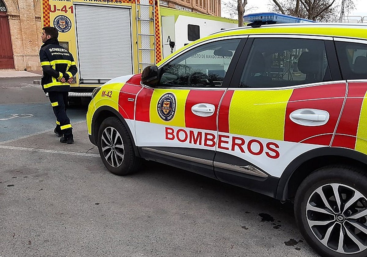 Evacuado un hombre por inhalación de humo tras incendio en una vivienda ...