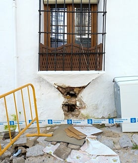 Imagen secundaria 2 - Algunas calles del municipio continúan cortadas