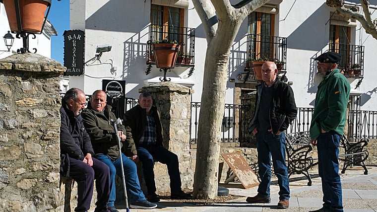 Vecinos de Grazalema se reencuentran tras once días