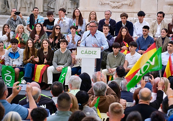 La izquierda más radical intenta boicotear el acto de VOX en Cádiz
