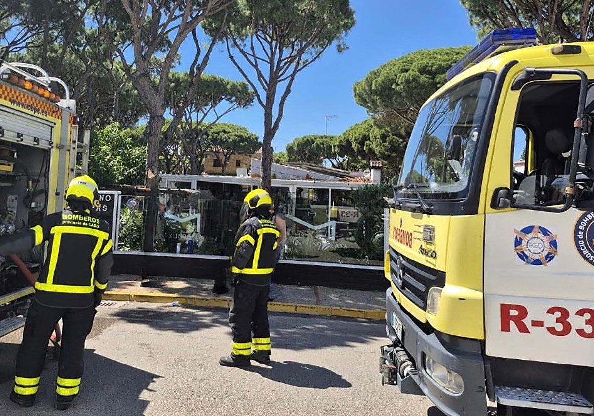 Tres atendidos por inhalación de humo por incendio en un restaurante en ...