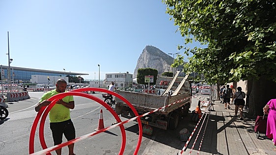 Fotos: Comienzan las obras para demoler la Verja de Gibraltar