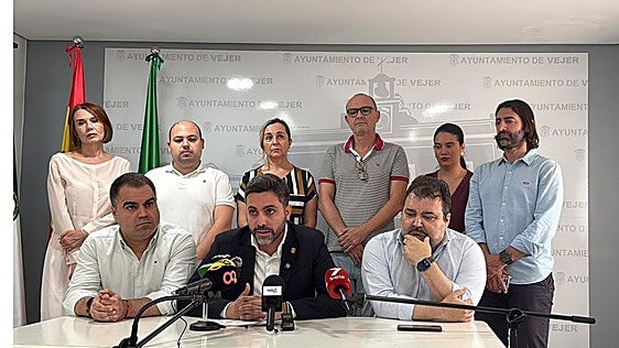 Crisis abierta en el PSOE de Vejer con la dimisión de la teniente alcalde por discrepancias