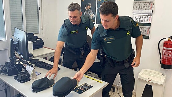 De patrulla con los Hermoso, un padre y un hijo guardias civiles y binomio en Benalup: «¿De quién voy a aprender mejor?»