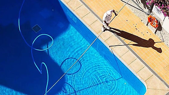 Una persona defeca en la piscina municipal de Medina Sidonia y obliga a cerrar la instalación