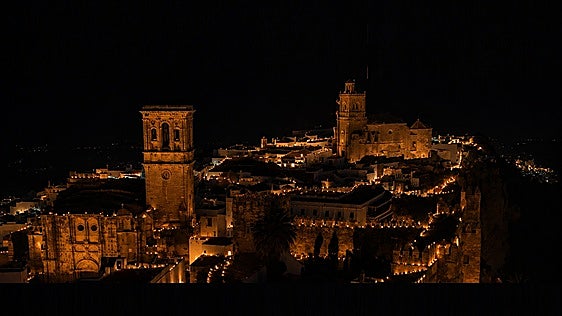 Uno de los pueblos blancos más bonitos de Cádiz celebra esta semana su Noche de las Velas: habrá música en directo y un espectáculo de luces y fuegos