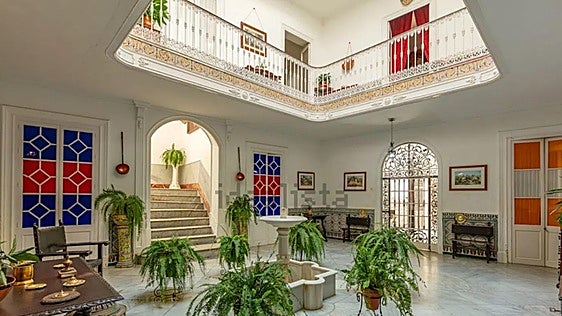 Un impresionante palacio de Tarifa sale a la venta: se encuentra en el casco antiguo y vale tres millones de euros