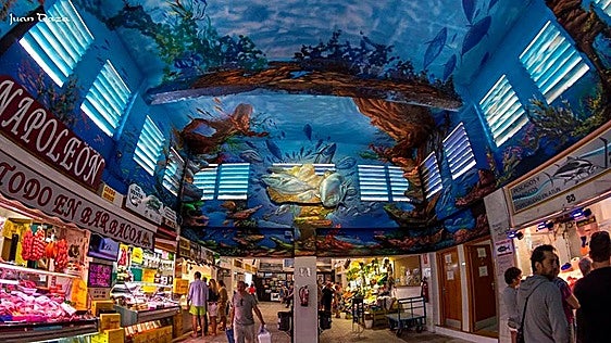 El mercado de abastos más bonito de Andalucía está en Cádiz: te hará sentir como en el fondo del mar