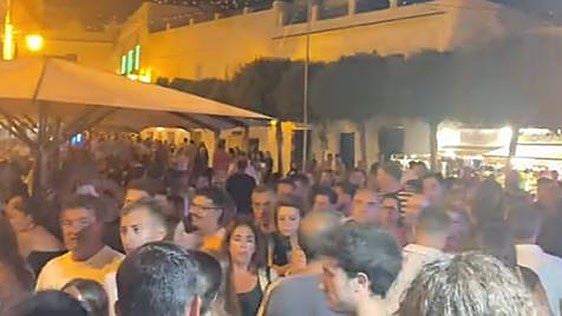 El vídeo viral que demuestra la masificación de Conil en verano: «Es surrealista, ¿a dónde hemos llegado?