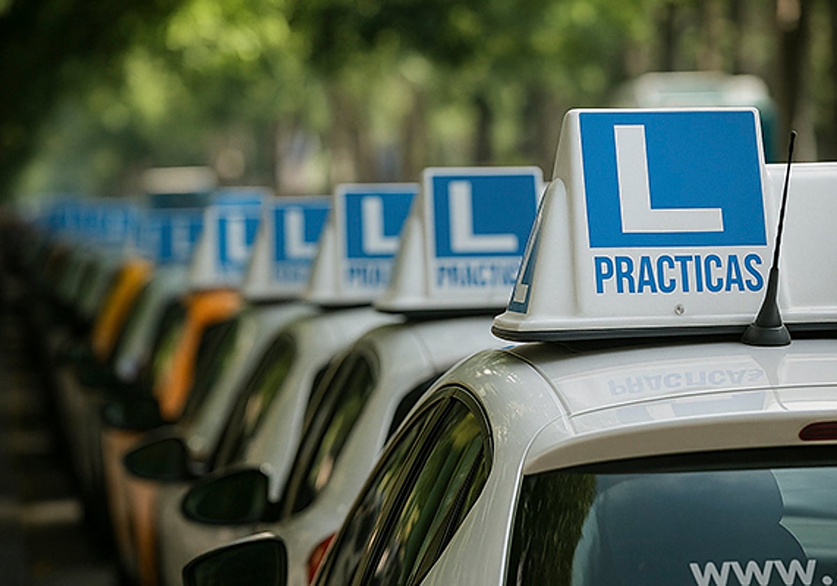 Los gaditanos que tengan el carnet de coches automáticos podrán conducir coches manuales: sólo tendrán que realizar un curso de siete horas
