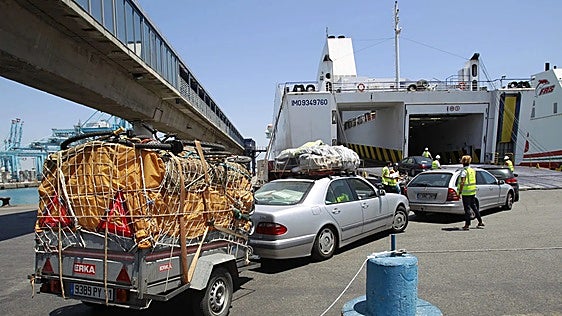 Más de 129.000 viajeros cruzan el Estrecho hacia Algeciras y Tarifa en un intenso fin de semana de la OPE