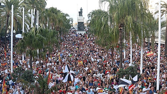 Cádiz clama "Ceuta es española"
