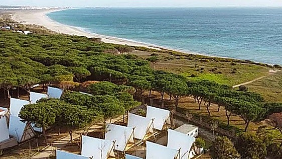 Tarifa lidera el turismo de camping en Andalucía con más de 70.000 pernoctaciones en julio