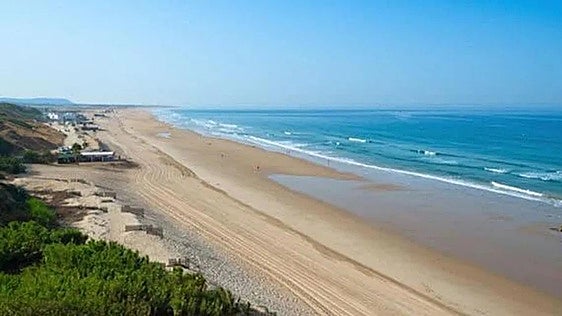 La Guardia Civil pide ayuda para identificar a un hombre hallado muerto en la playa de La Fontanilla de Conil
