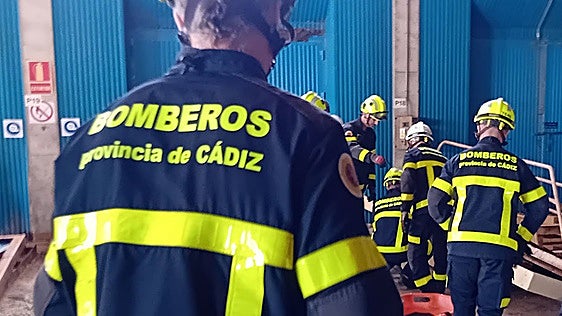 Arde una moto y el humo termina intoxicando a cuatro personas de una casa en Arcos mientras dormían