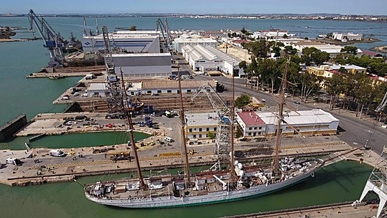El Arsenal de Cádiz encara un final de año a pleno rendimiento con ocho buques de la Armada