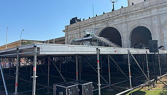 El levante obliga a adelantar el gran espectáculo de clausura de 'Cádiz, Emporio del Orbe': será hoy