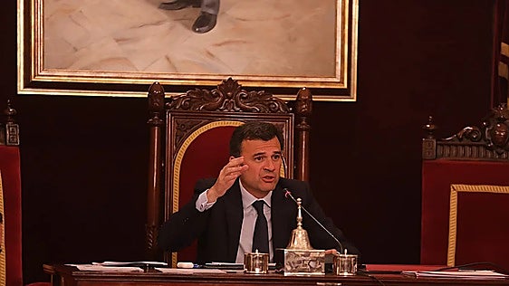 La vivienda y el nulo compromiso del Gobierno con Cádiz centran el Pleno: «El silencio es la respuesta»