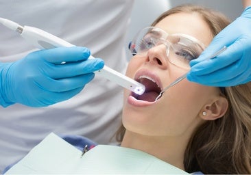 Los dentistas realizarán revisiones gratuitas a personas mayores de 45 años para prevenir el cáncer oral