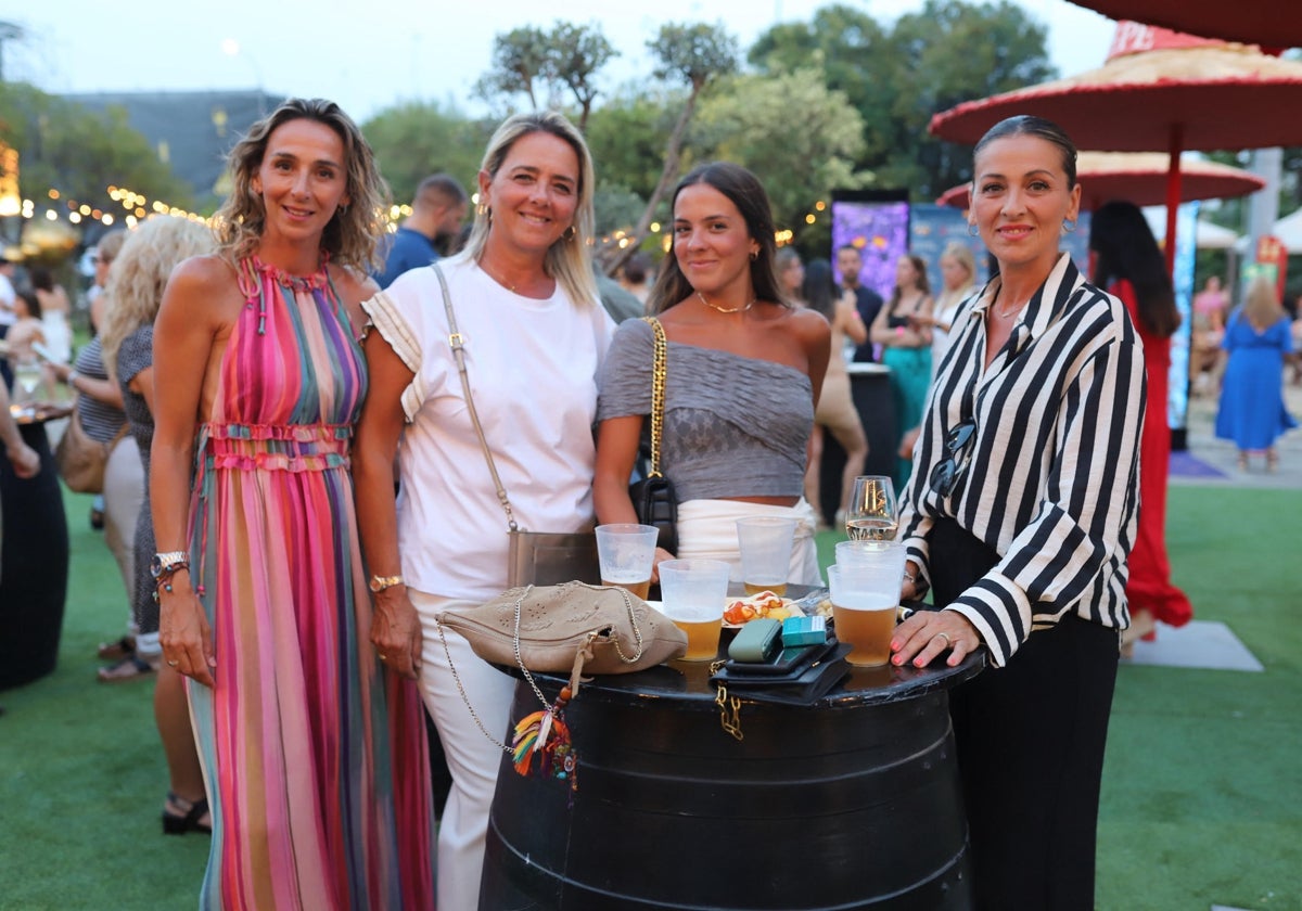 Cristina Morales, María José Morales, Macarena Roldán y Lucía Morales