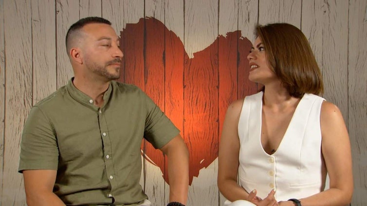 El gaditano en First Dates al que le quieren poner subtítulos porque no lo entienden