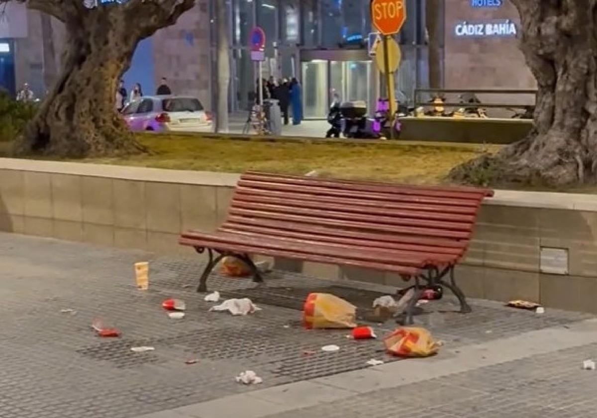 La denuncia de un hombre que iba caminando por las calles de Cádiz y se encuentró con esta imagen