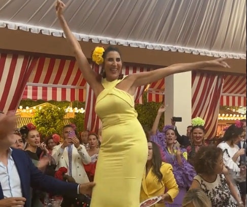 La gaditana Paz Padilla dándolo todo en la Feria de Sevilla