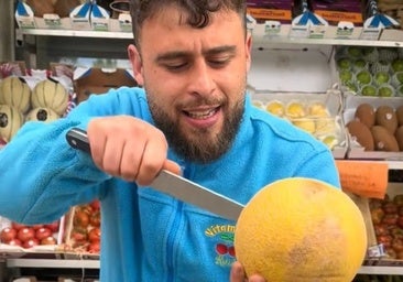 Un frutero de Madrid afirma esto sobre los melones de Chipiona: «El olor que tiene...»