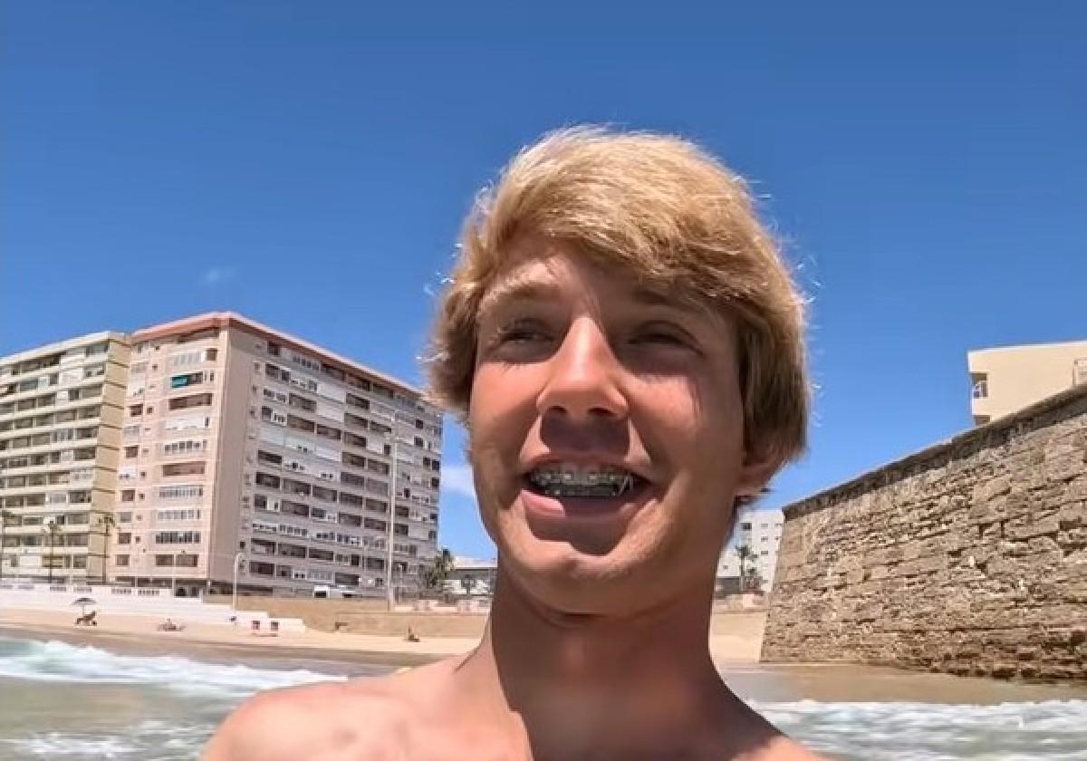 El curioso reto que está llevando a cabo un gaditano en las playas de Cádiz