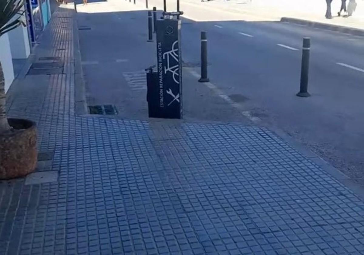 Estaba paseando por Tarifa y se sorprende al encontrar este 'detallazo' en plena calle