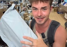 En esta tienda de Cádiz puedes comprar paquetes de Amazon y Correos que han sido devueltos por 10 euros: pueden contener cualquier cosa