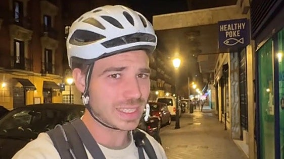 La opinión de un repartidor de Uber gaditano sobre cómo tratan a los riders en Madrid: «Es muy heavy. La educación les falta bastante»
