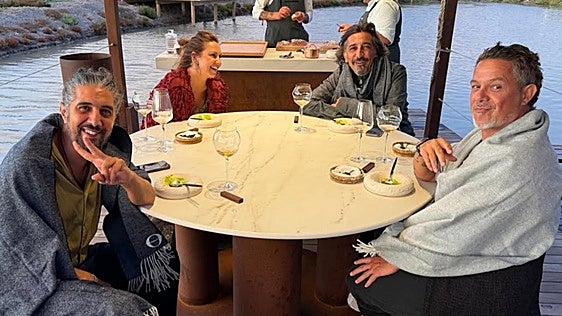 Alejandro Sanz, Niña Pastori y Antonio Carmona disfrutaron de una cena única en este restaurante de Cádiz: «Gracias por tanto, familia»