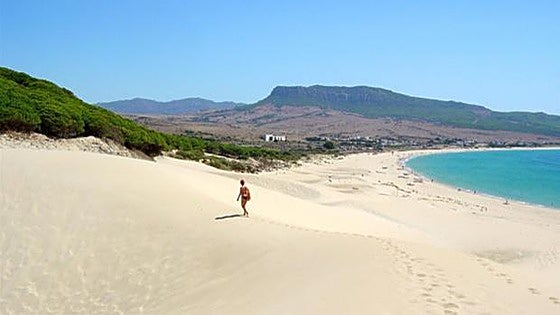 La playa de Cádiz que la revista The Sun define como la Bali de Europa: «Ambiente relajado y playas de arena blanca»