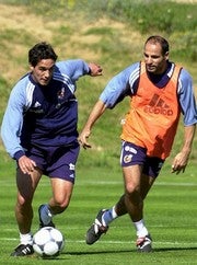 Vicente, en el entrenamiento de la selección con Manuel Pablo