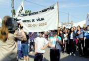 Los estudiantes de Oropesa protestaron ayer contra la empresa Vilar. A. Martínez