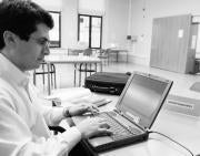 Furgoneta con 950 kilos de explosivo para volar la Torre Picasso.FABIÁN SIMÓN